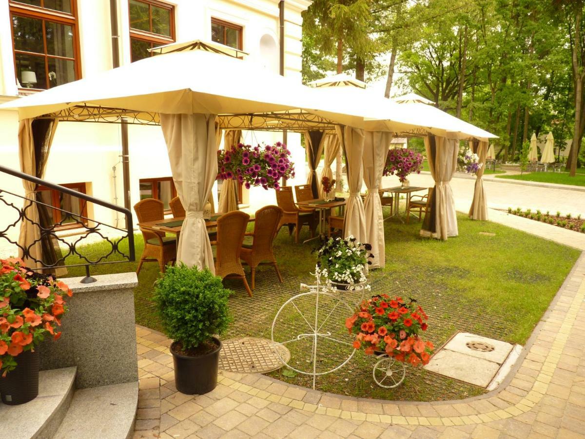 Willa Filiks Restauracja & Pokoje Nałęczów Buitenkant foto